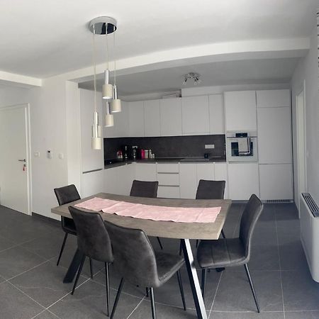Apartmani Lana Rab Town Exteriör bild