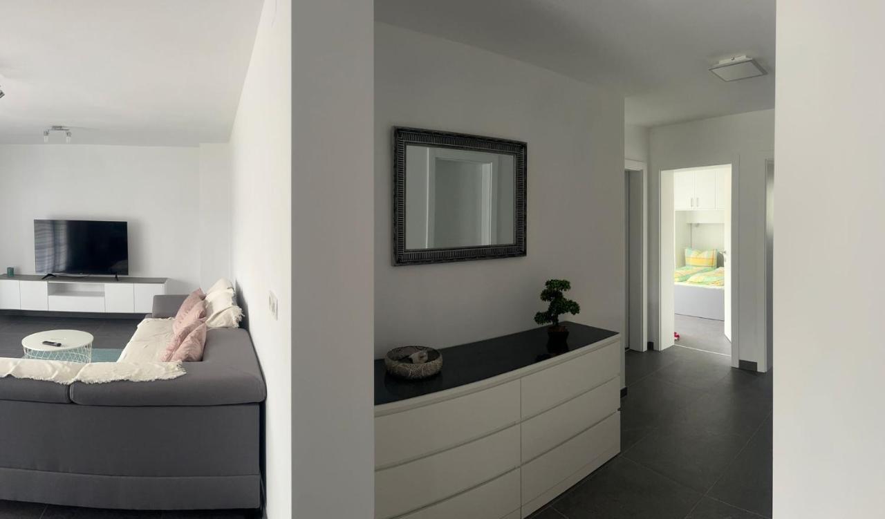 Apartmani Lana Rab Town Exteriör bild