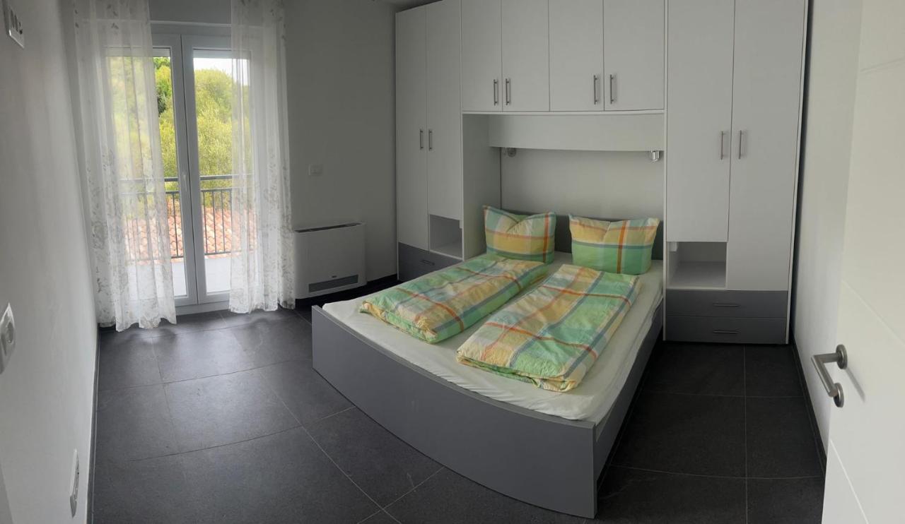 Apartmani Lana Rab Town Exteriör bild